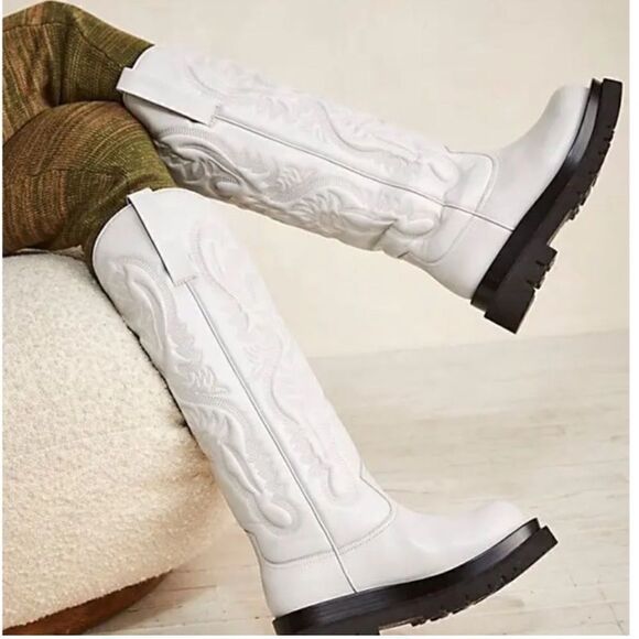 New JEFFREY CAMPBELL
Space Cowgirl Boots - Picture 1 of 6